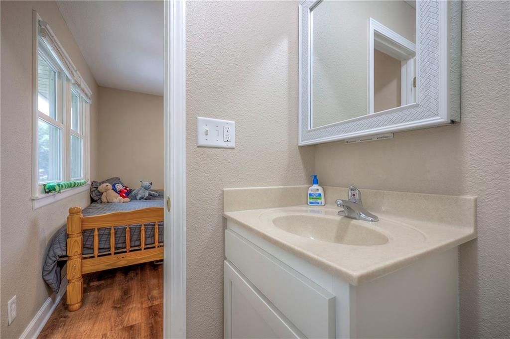 1142 S Elm Street — photo 14