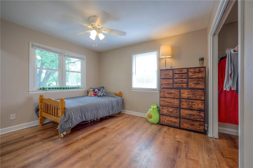 1142 S Elm Street — photo 15