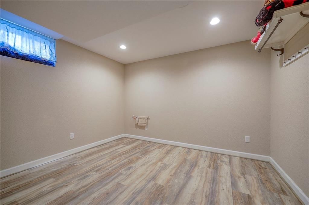 1142 S Elm Street — photo 22