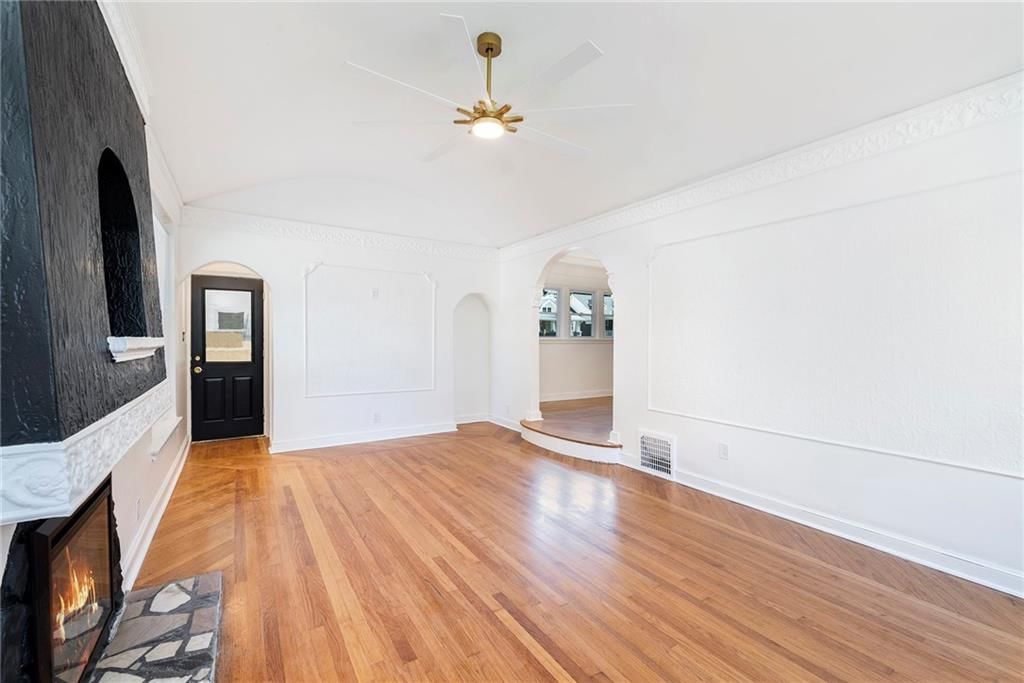 2321 E Meyer Boulevard — photo 3