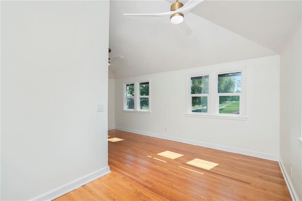 2321 E Meyer Boulevard — photo 12
