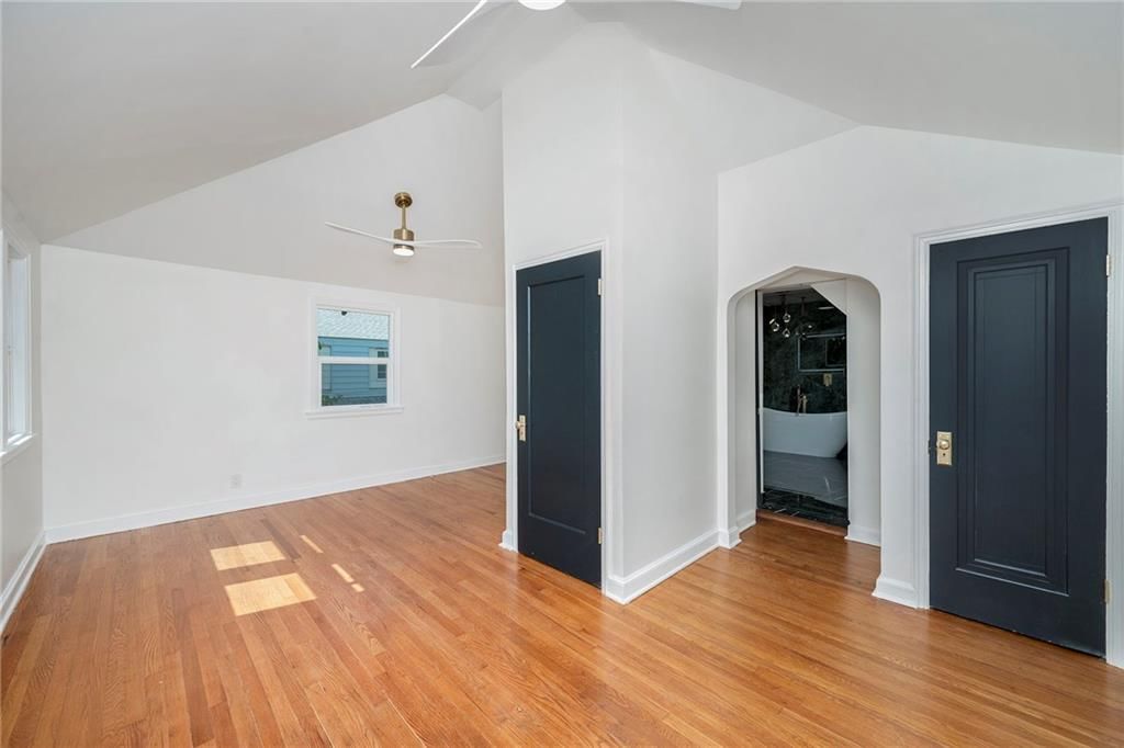 2321 E Meyer Boulevard — photo 13