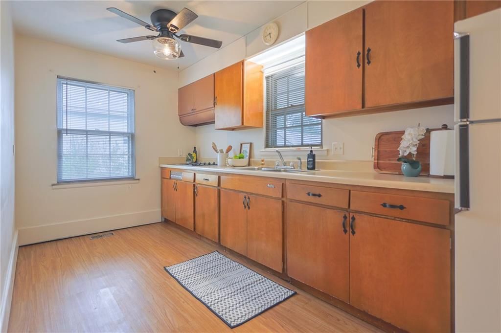 205 E Washington Street — photo 10