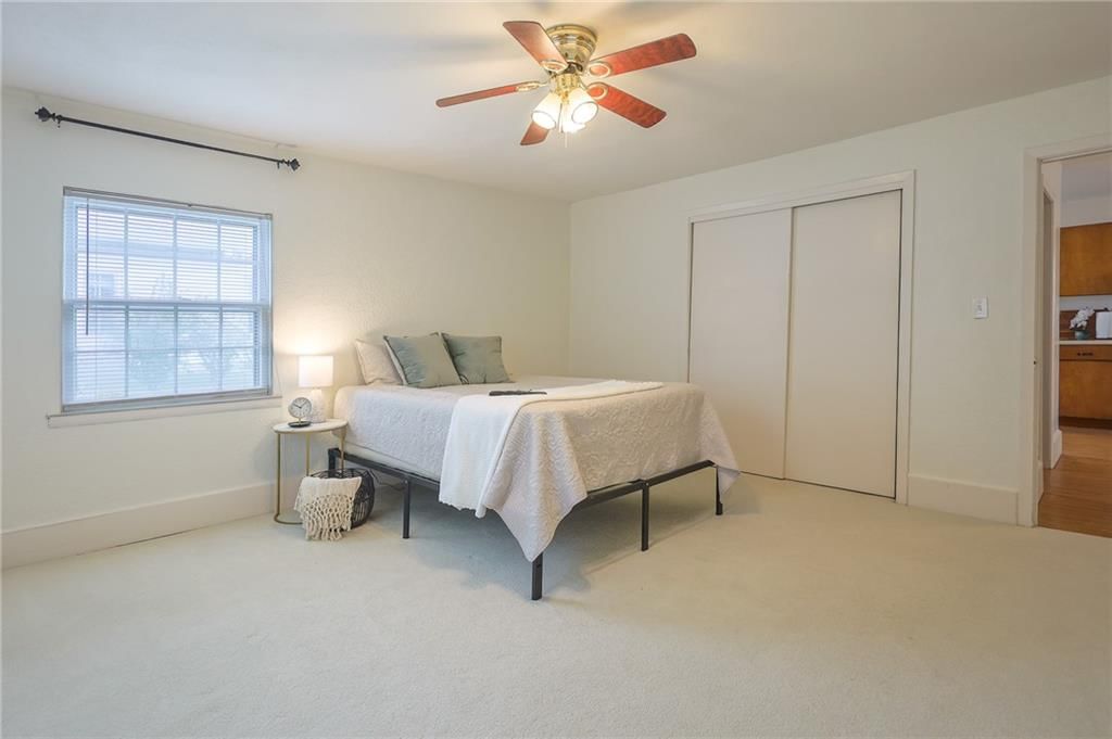 205 E Washington Street — photo 11
