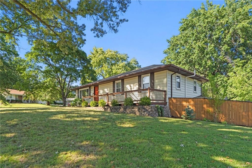 10228 W 55th Street — photo 2