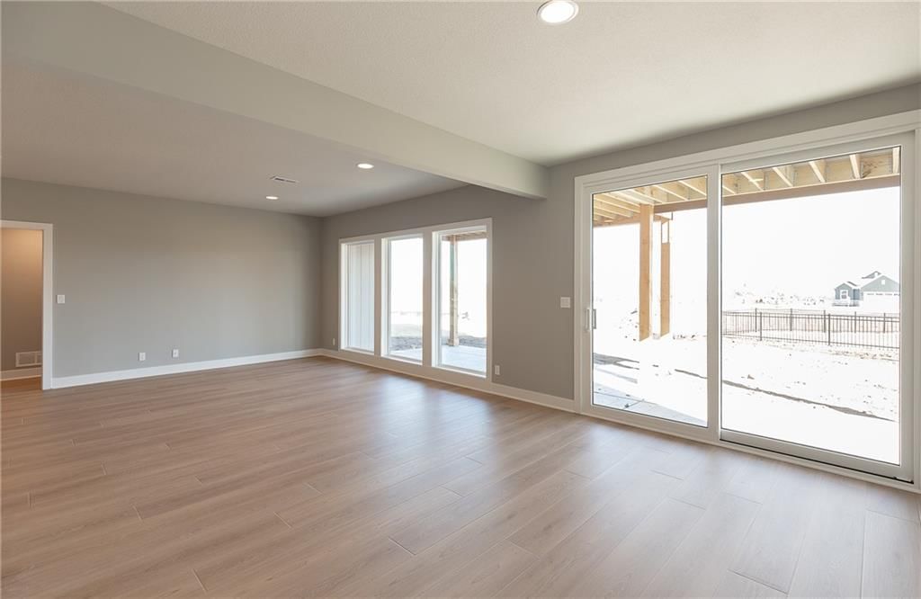 18609 Reinhardt Street — photo 36