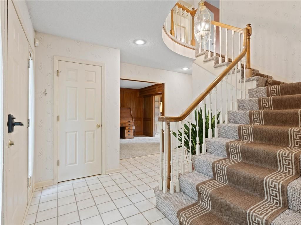 5807 N Cypress Avenue — photo 2