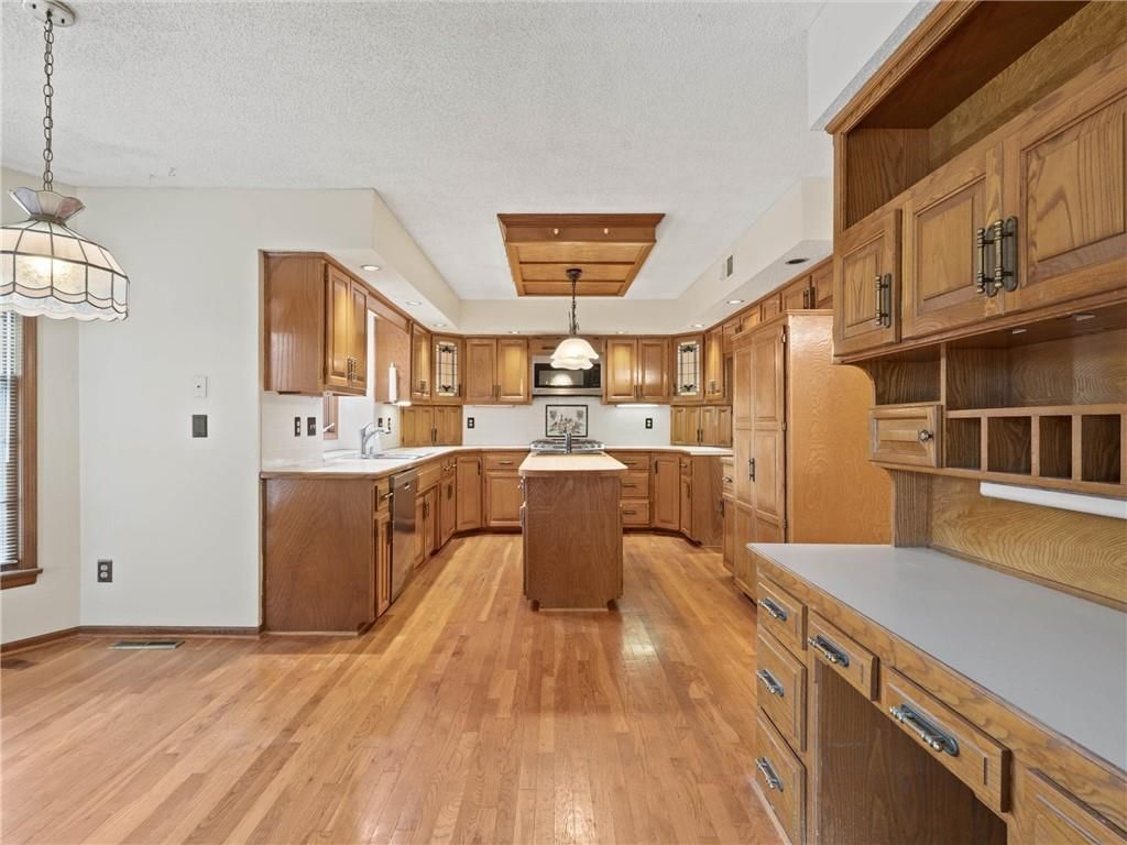 5807 N Cypress Avenue — photo 9