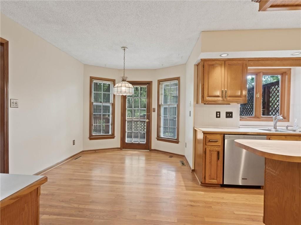 5807 N Cypress Avenue — photo 10