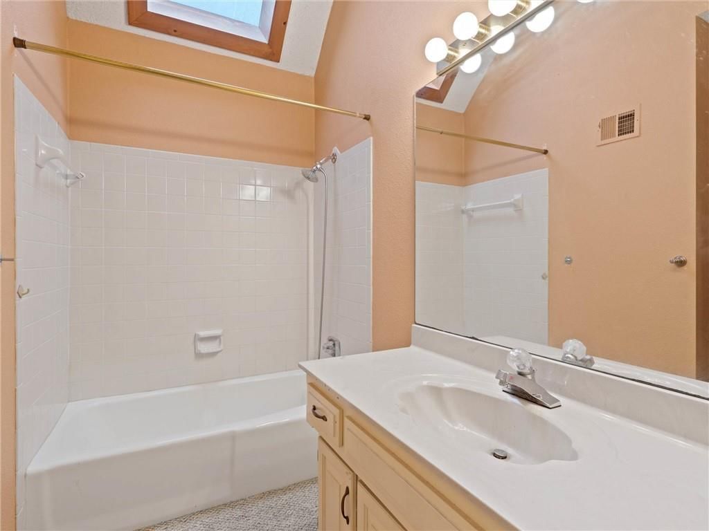 5807 N Cypress Avenue — photo 17