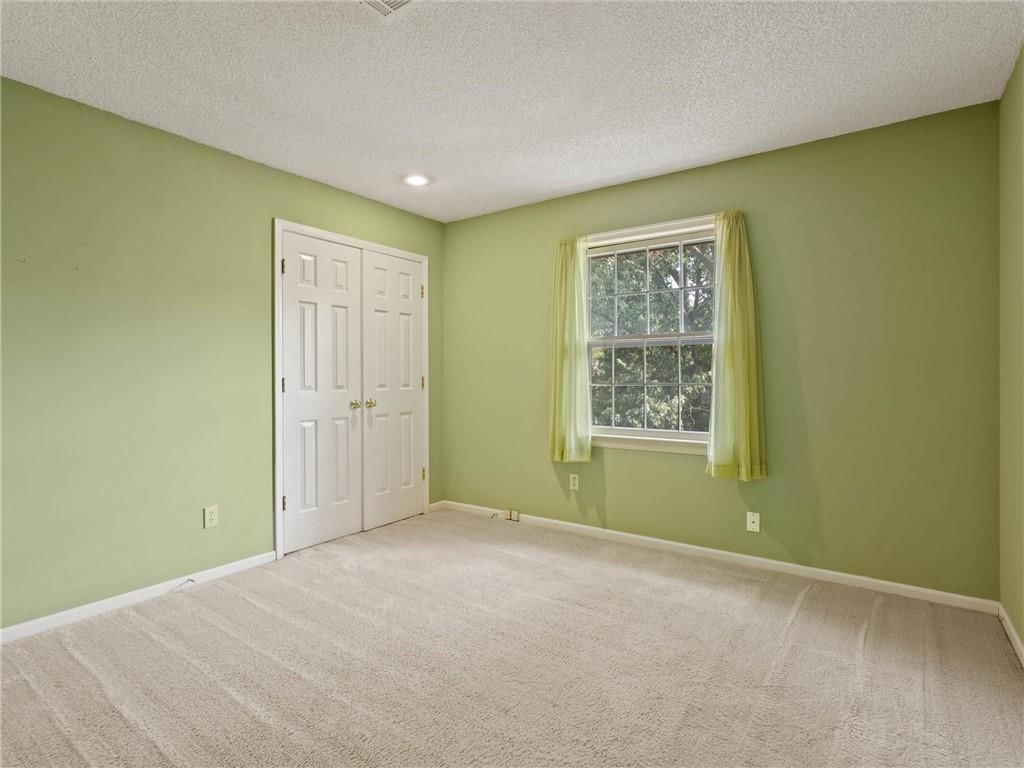 5807 N Cypress Avenue — photo 18