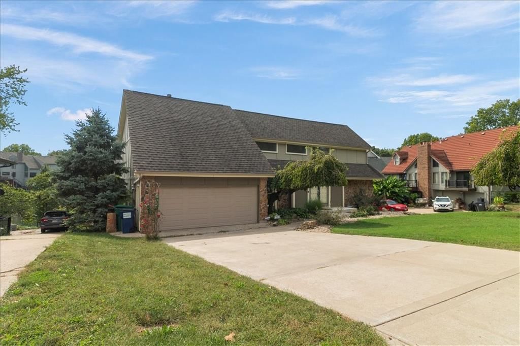 215 NW Aspen Street — photo 3