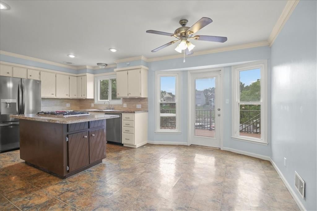 215 NW Aspen Street — photo 6