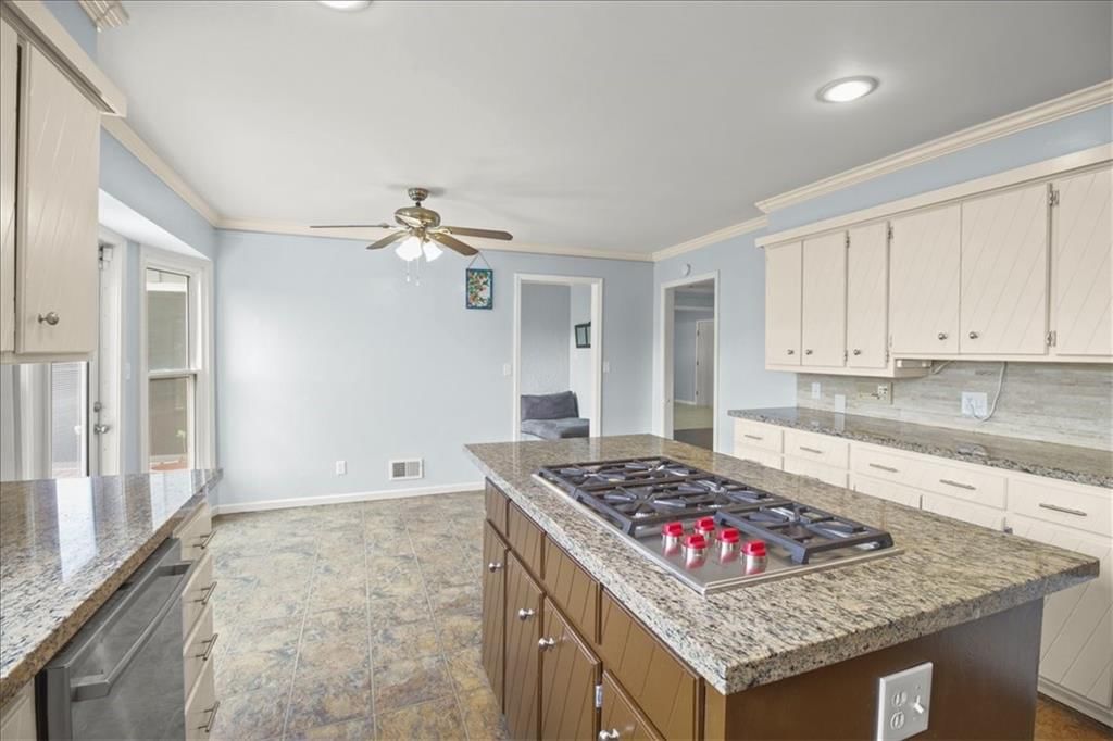 215 NW Aspen Street — photo 16