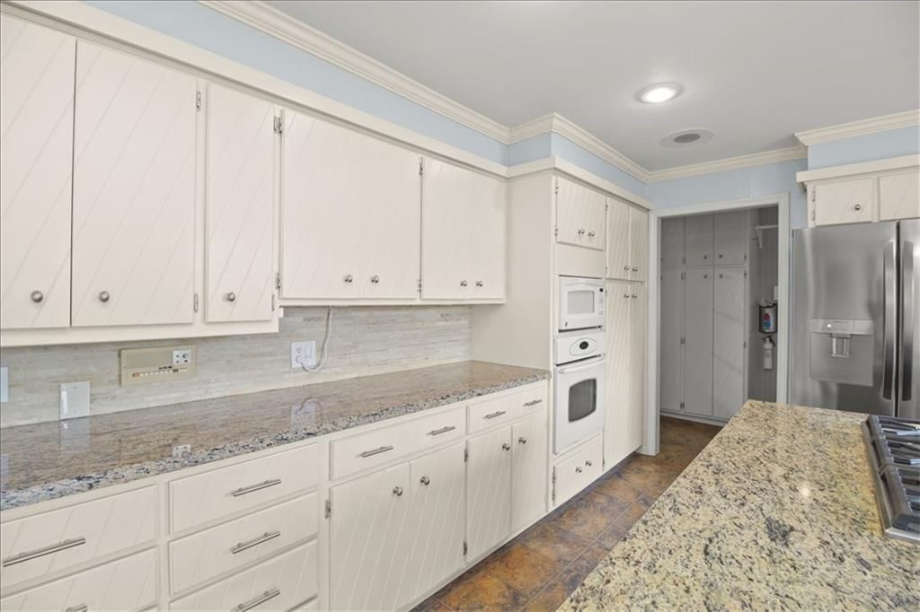 215 NW Aspen Street — photo 17