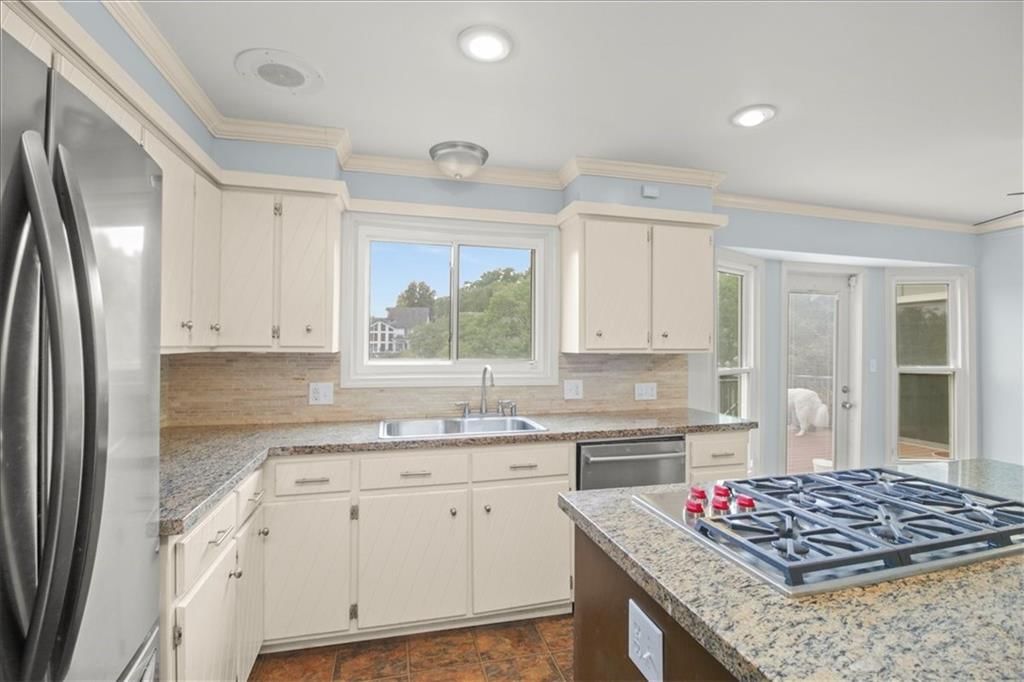 215 NW Aspen Street — photo 18