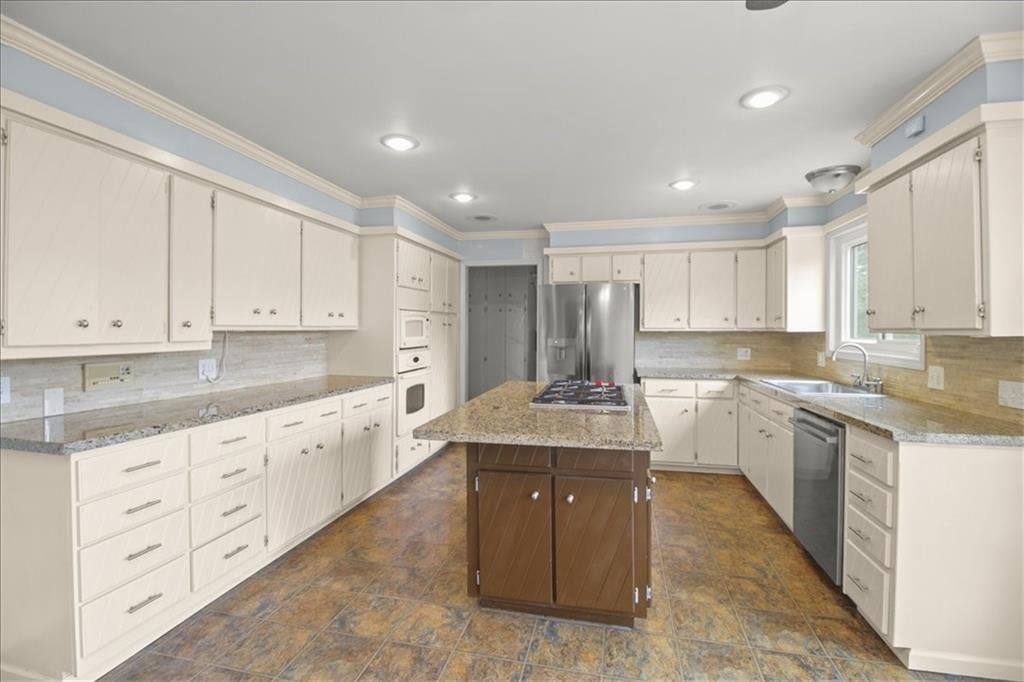 215 NW Aspen Street — photo 20