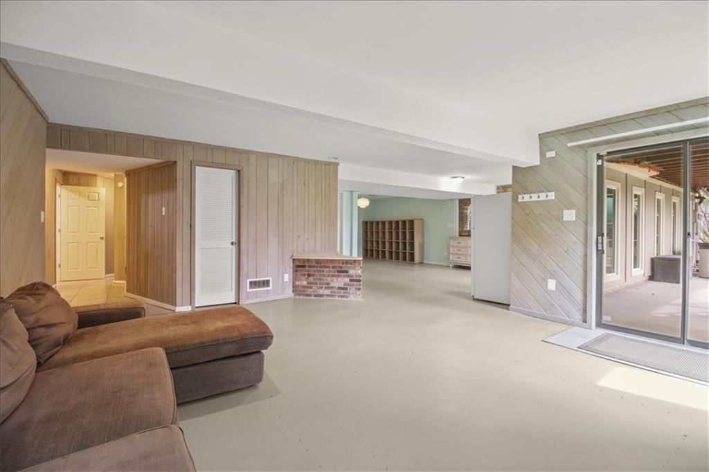 215 NW Aspen Street — photo 31