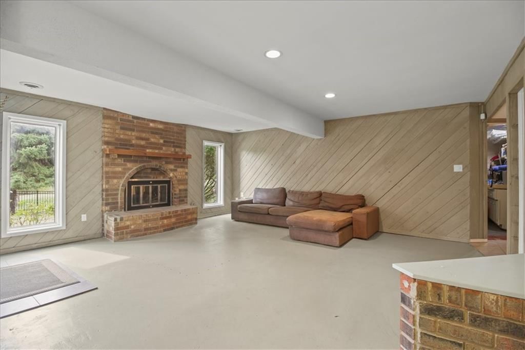 215 NW Aspen Street — photo 32