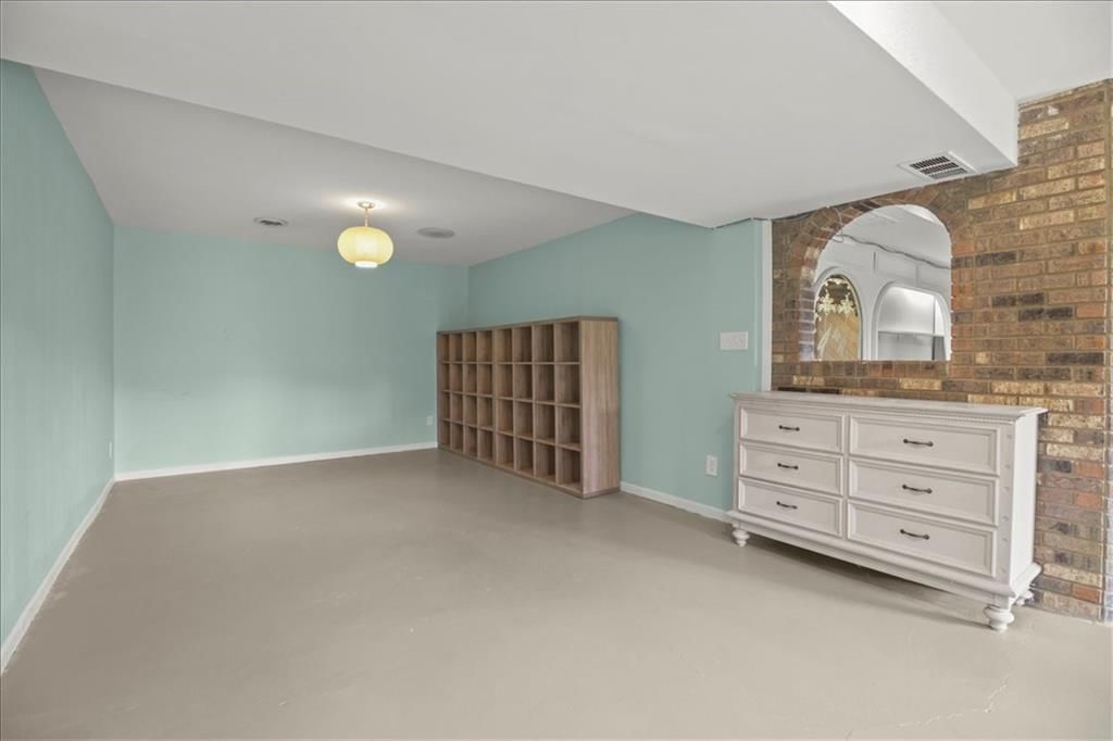 215 NW Aspen Street — photo 37
