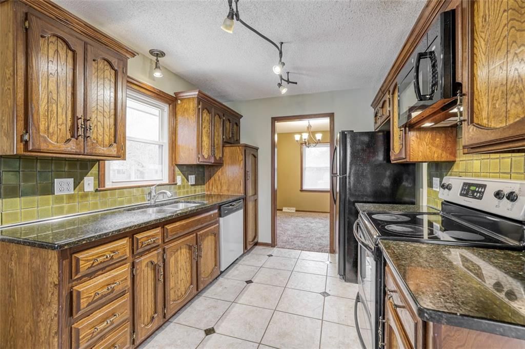 3608 NW Blue Jacket Drive — photo 11