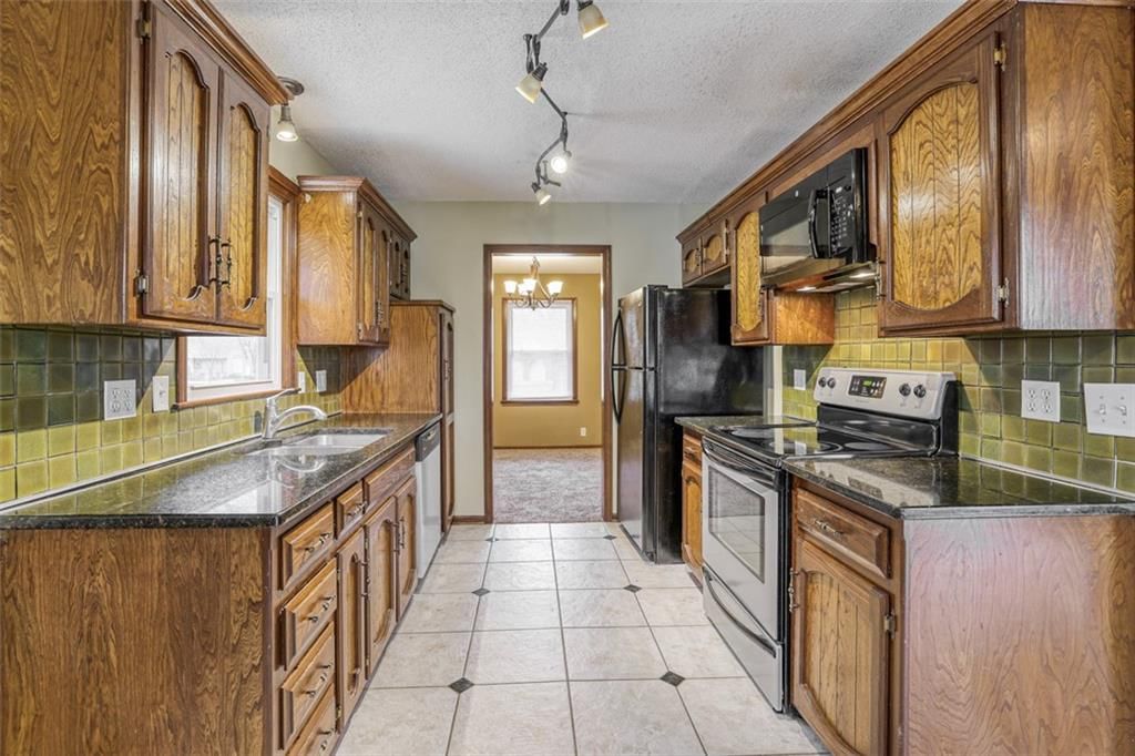 3608 NW Blue Jacket Drive — photo 12