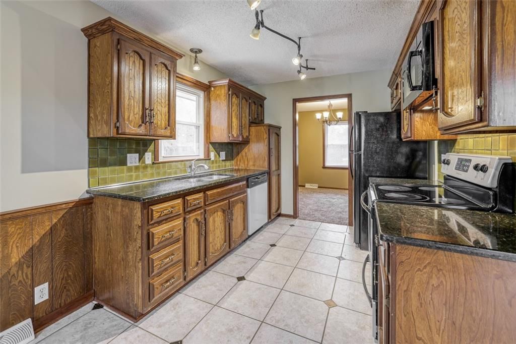 3608 NW Blue Jacket Drive — photo 14