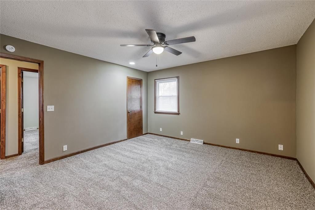 3608 NW Blue Jacket Drive — photo 31