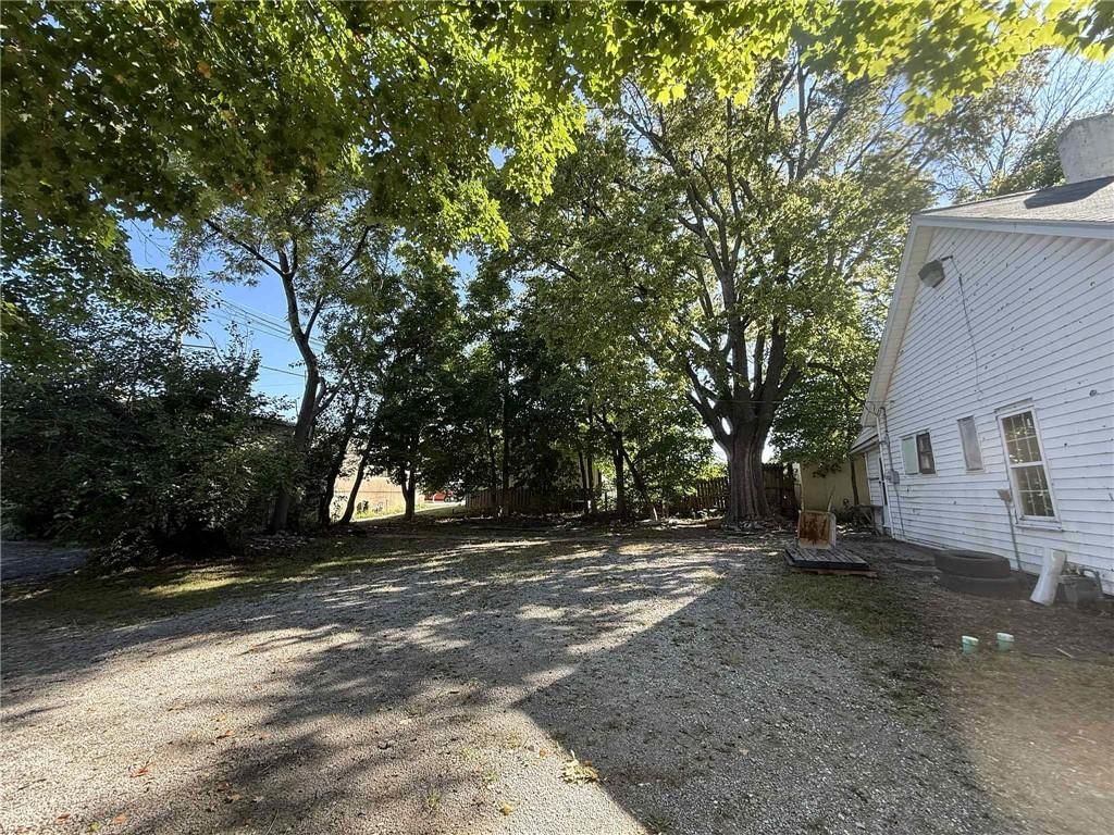 209 W 2ND Street — photo 2