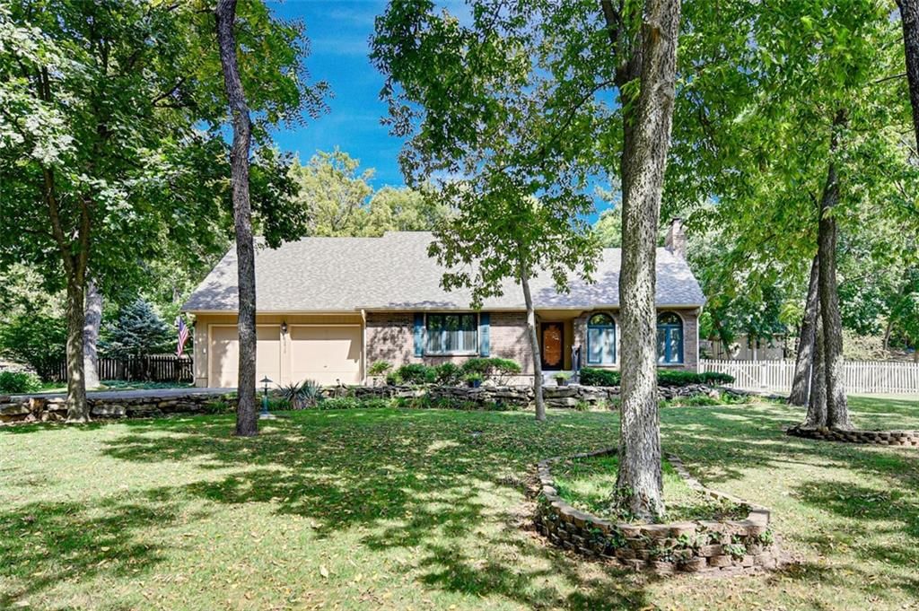 22812 E Bradford Lane, Blue Springs, MO