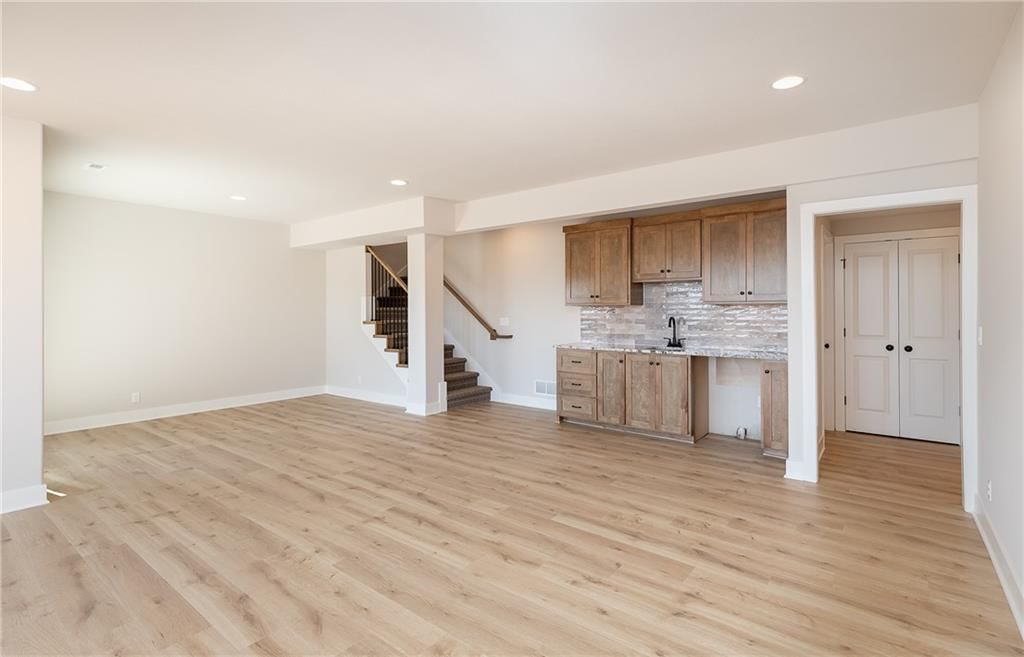 18461 Windsor Street — photo 30