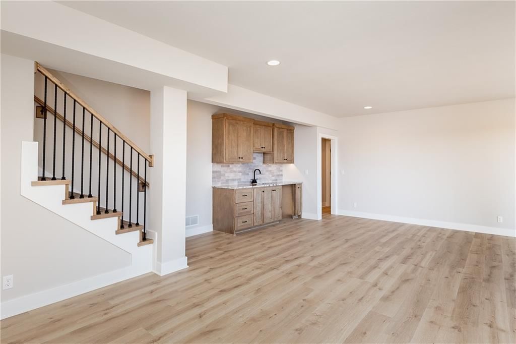 18461 Windsor Street — photo 31