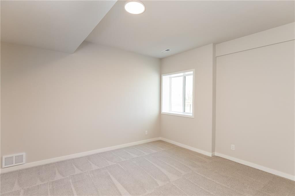 18461 Windsor Street — photo 35