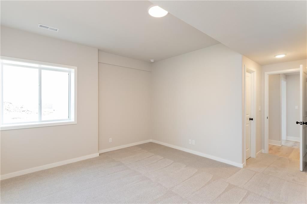 18461 Windsor Street — photo 36
