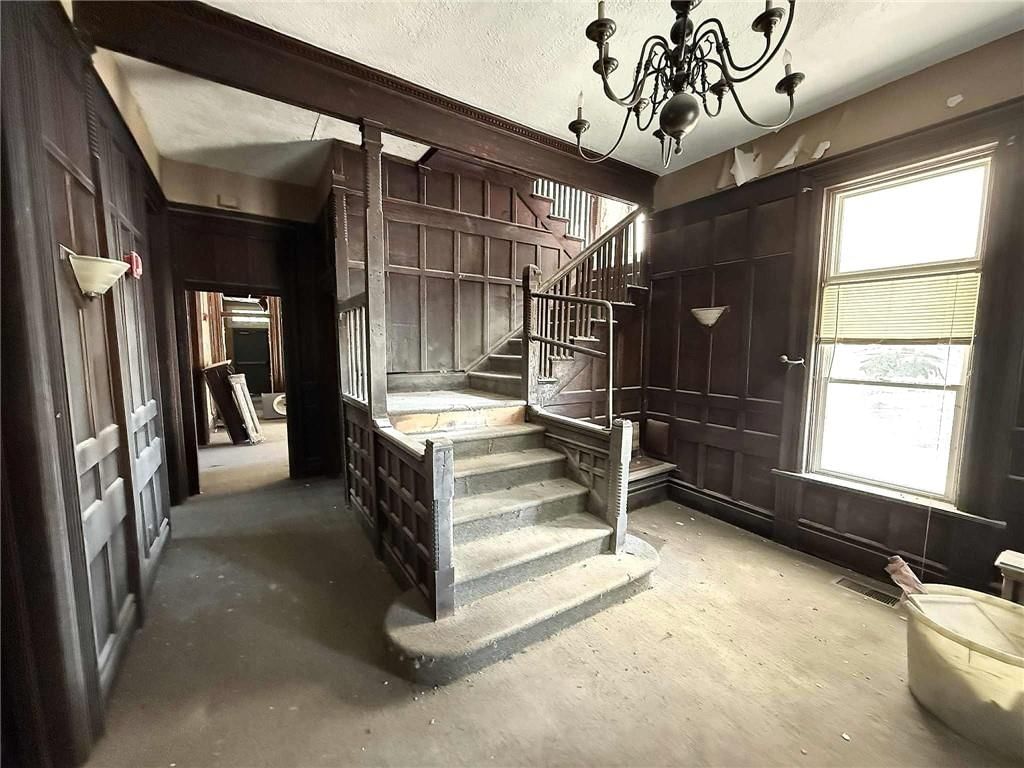 219 W 2nd Street — photo 8