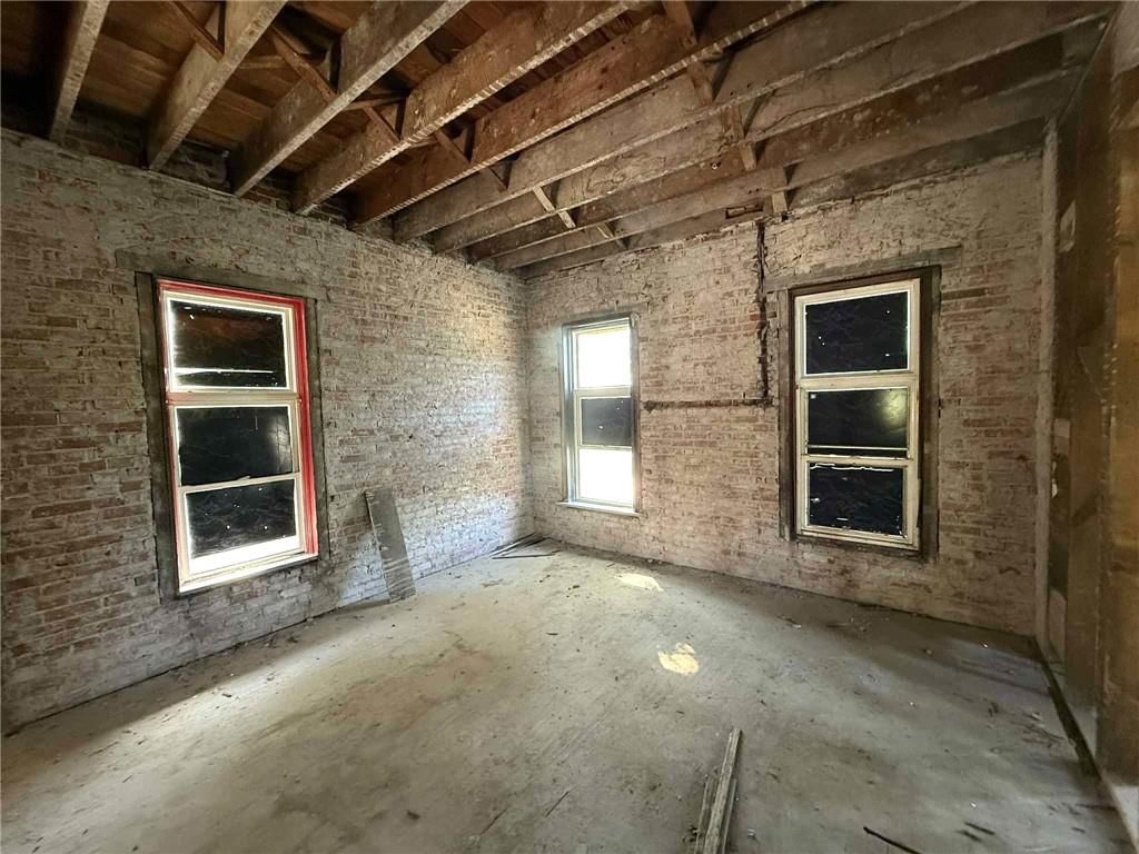 219 W 2nd Street — photo 10