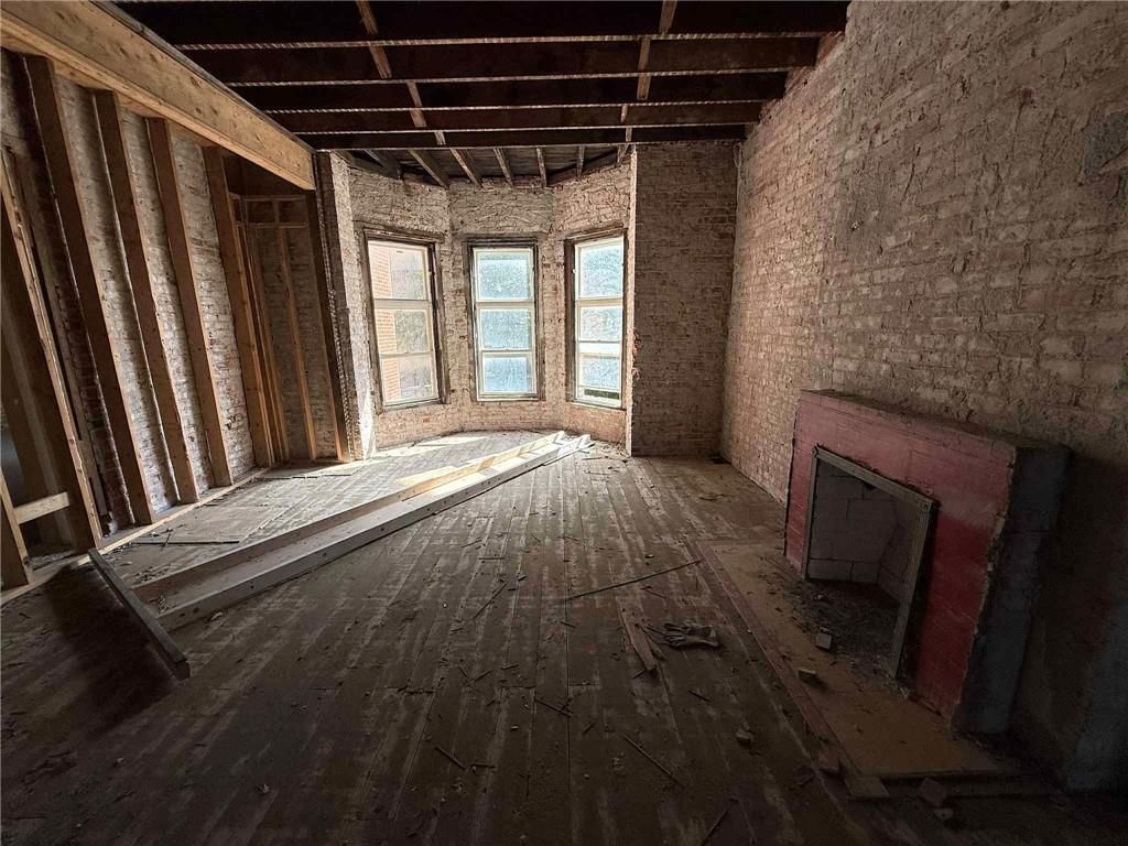 219 W 2nd Street — photo 11
