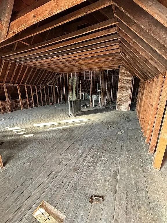 219 W 2nd Street — photo 14