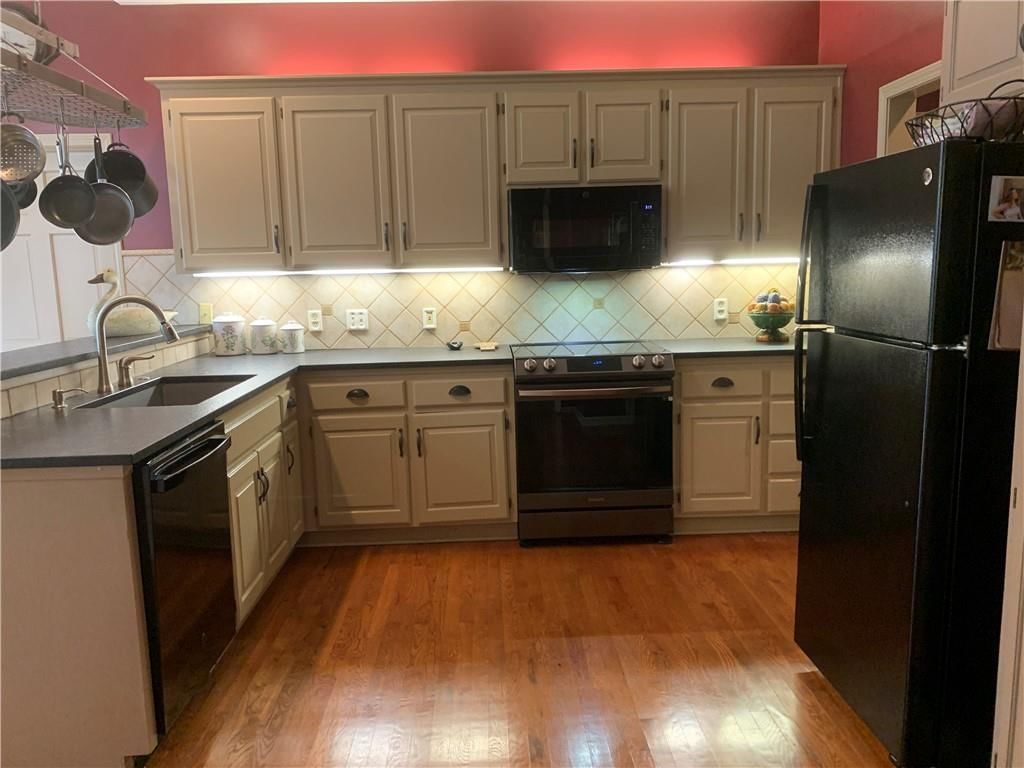 7424 Amoret Avenue — photo 11