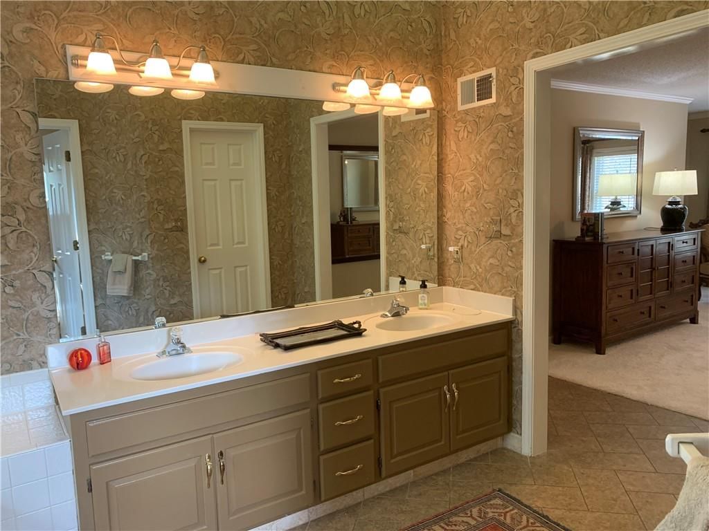 7424 Amoret Avenue — photo 31