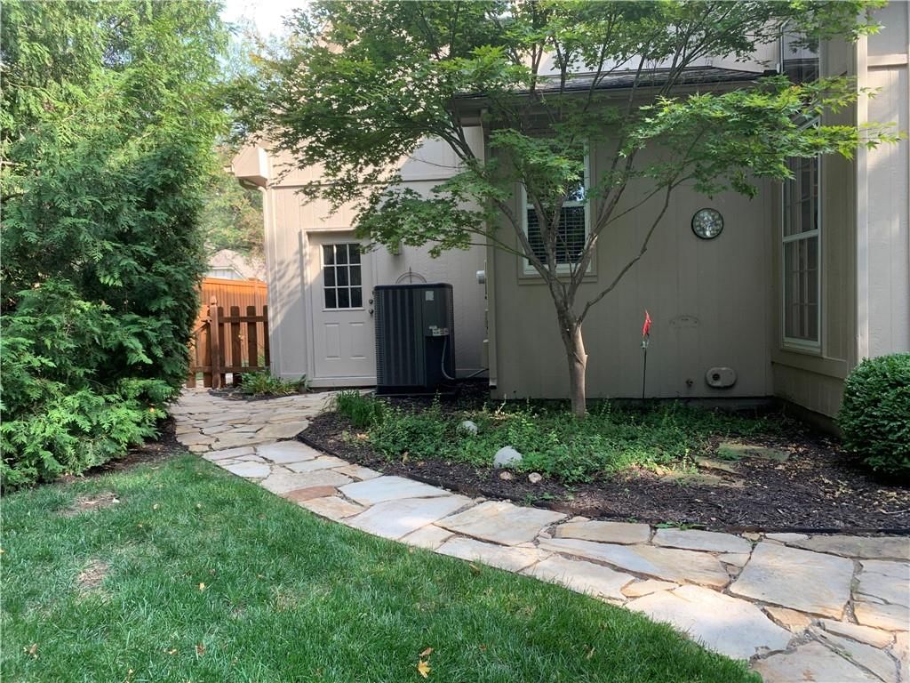 7424 Amoret Avenue — photo 43