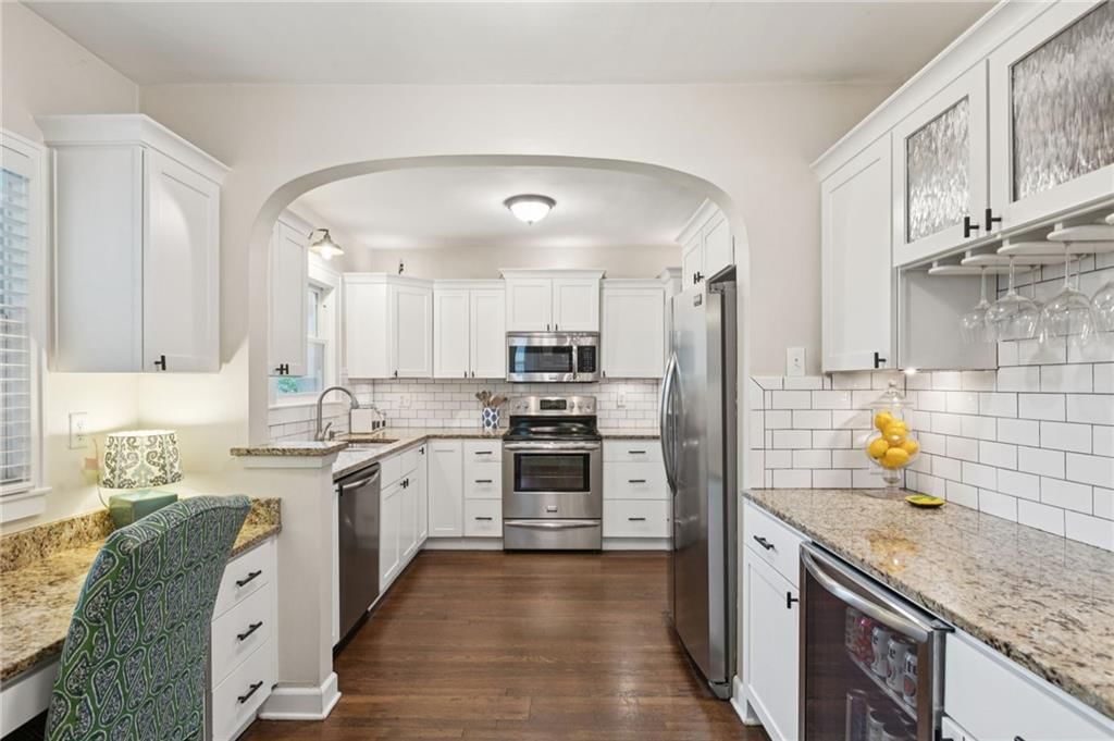 Photo 9 of 33 - 7208 Madison Avenue