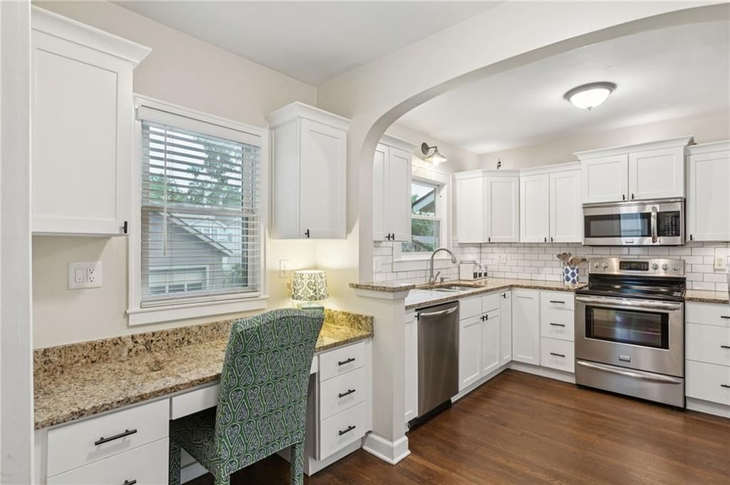 Photo 11 of 33 - 7208 Madison Avenue