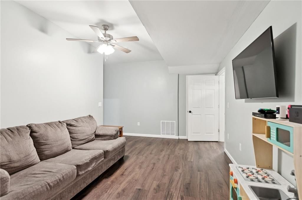 Photo 24 of 36 - 307 N Gallatin Street