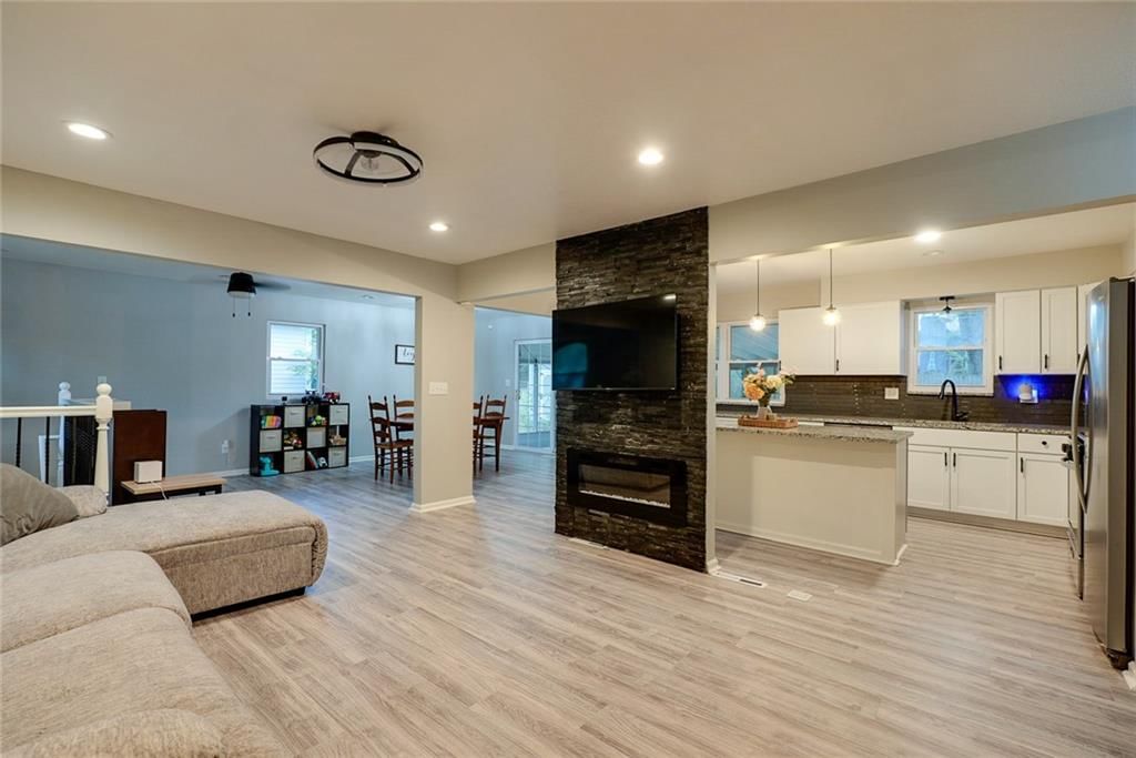 2100 N York Street — photo 3