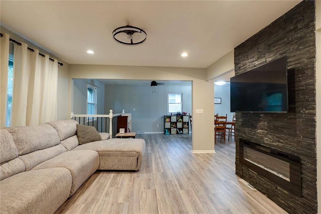 2100 N York Street — photo 4