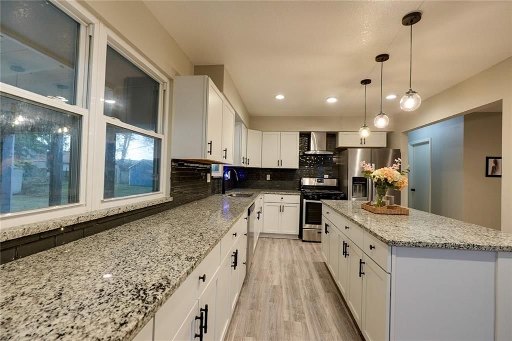 2100 N York Street — photo 8