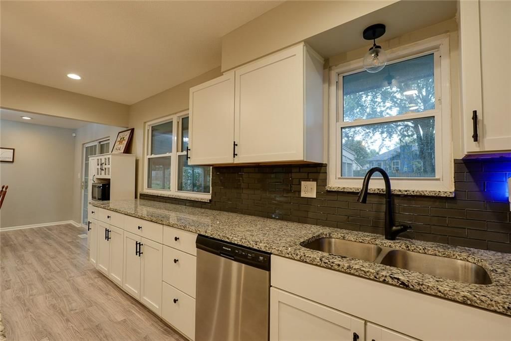 2100 N York Street — photo 10