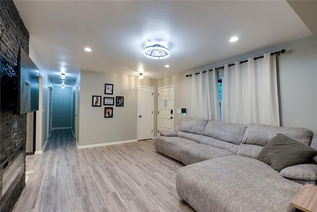 2100 N York Street — photo 15
