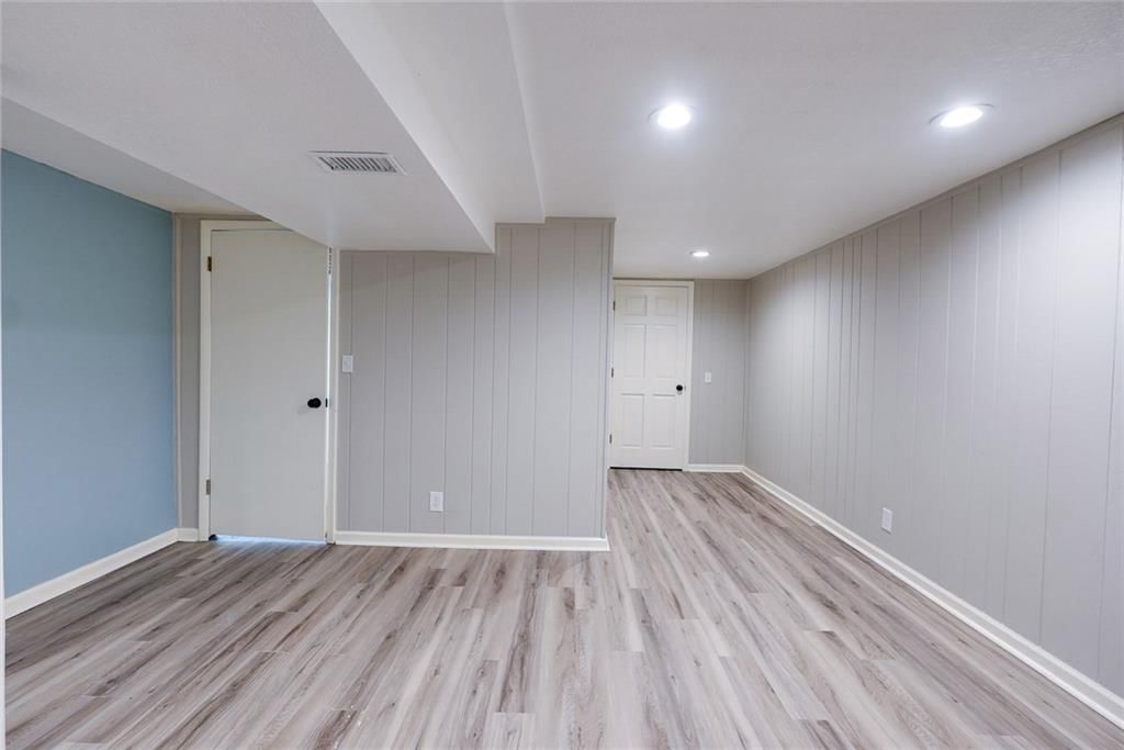 2100 N York Street — photo 27
